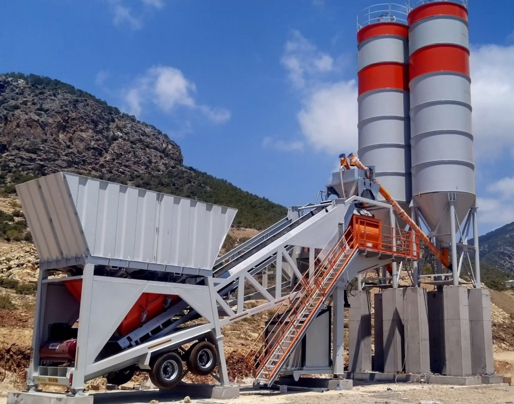 Polygonmachine mobile cement silo on wheels with high-capacity storage and integrated discharge system for construction sites.